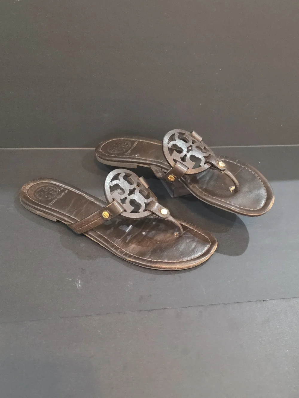 Tory Burch Miller Dark Brown Leather Logo Thong Sandals Size 8